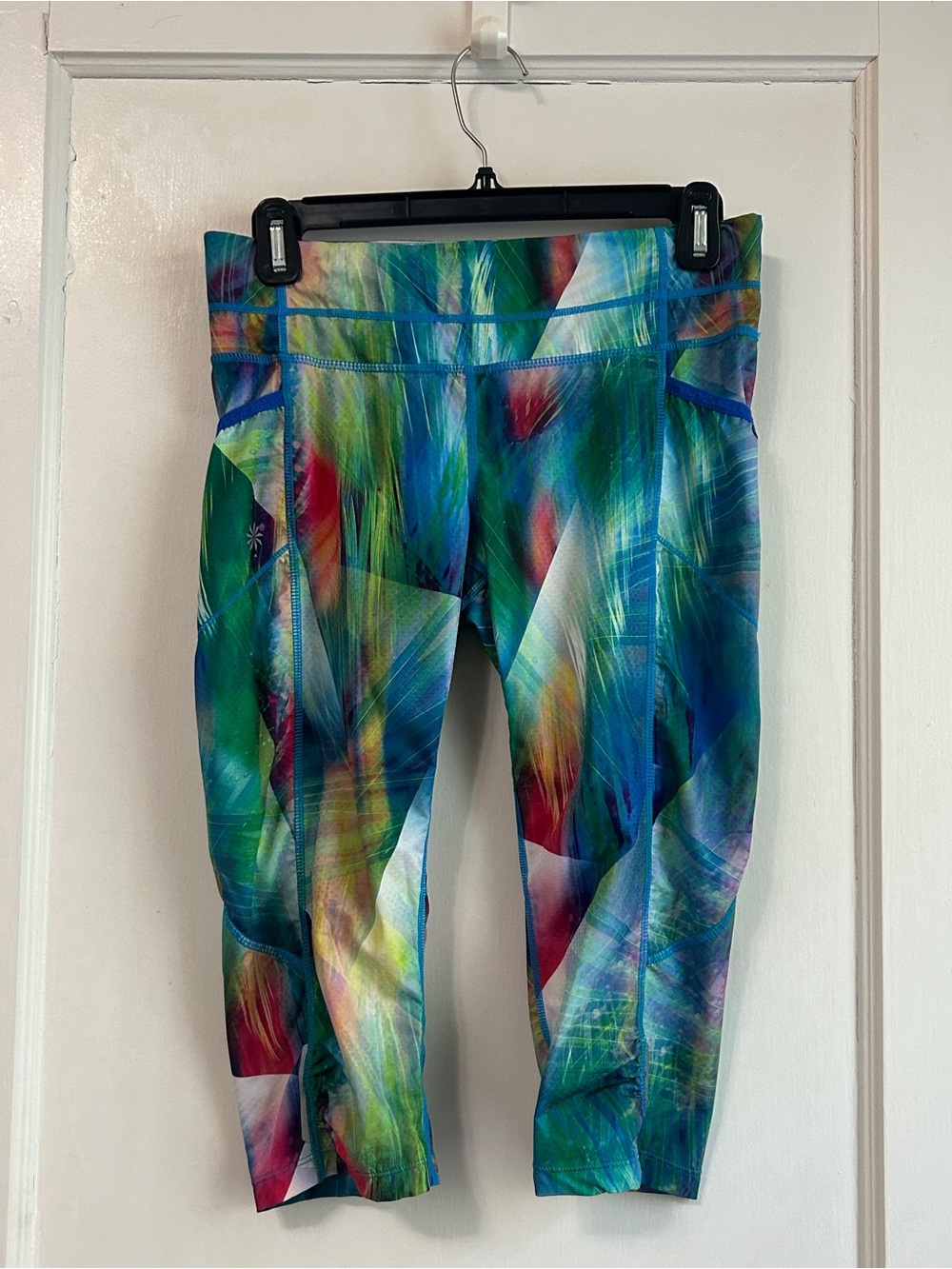 Women’s Athleta' Multicolor Capri Leggings - Blue & Green Abstract - Size Small